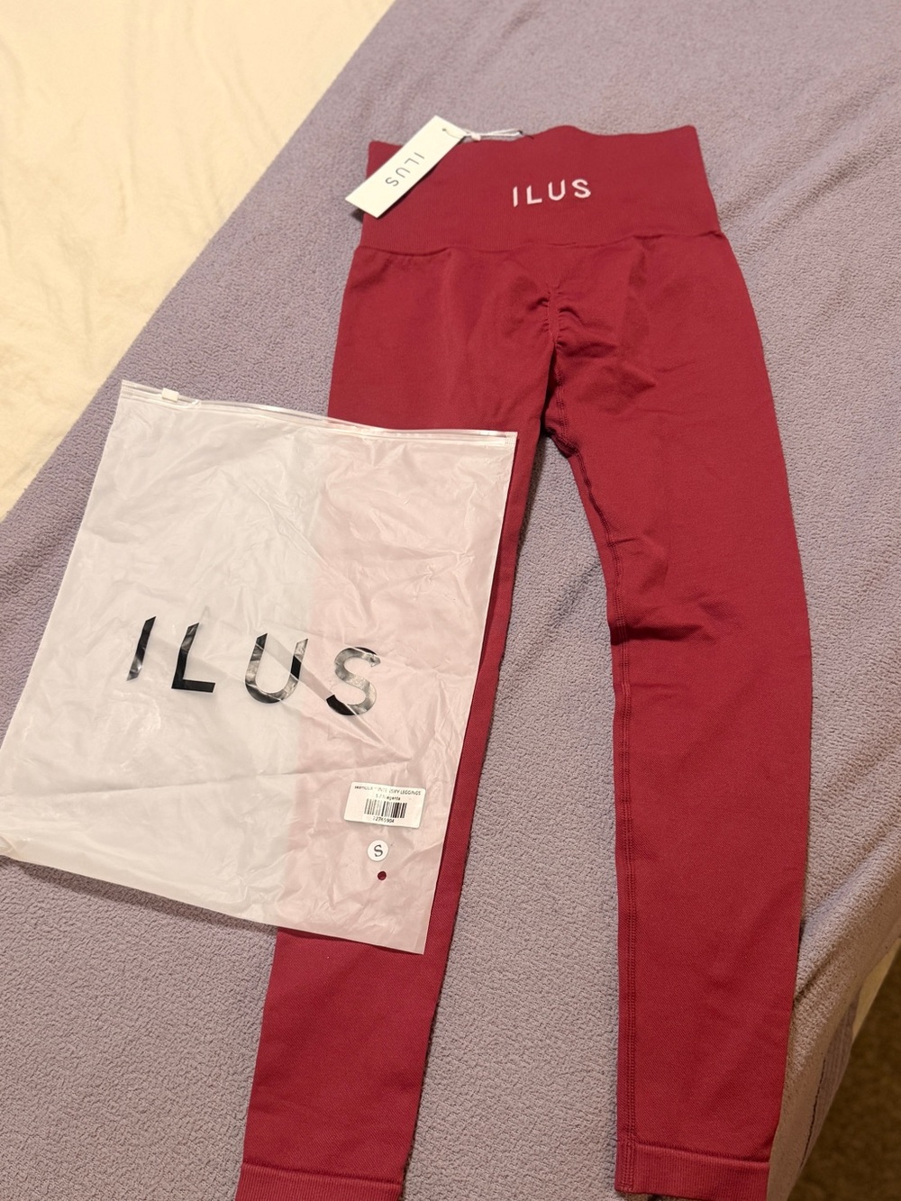 (NWT) ILUS Label Berry High-Waisted Scrunch Leggings Women’s Small